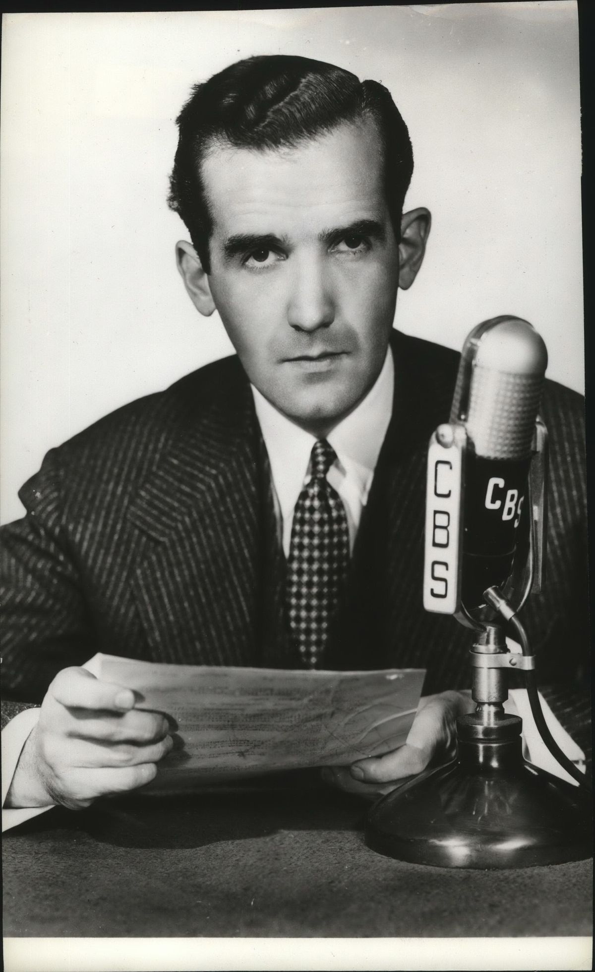 Edward R. Murrow in 1943 photo.  (Cowles Publishing)