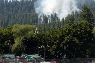 
Above the town of Rathdrum, smoke billows from a forest fire on the side of Rathdrum Mountain on Saturday afternoon.
 (Jesse Tinsley / The Spokesman-Review)
