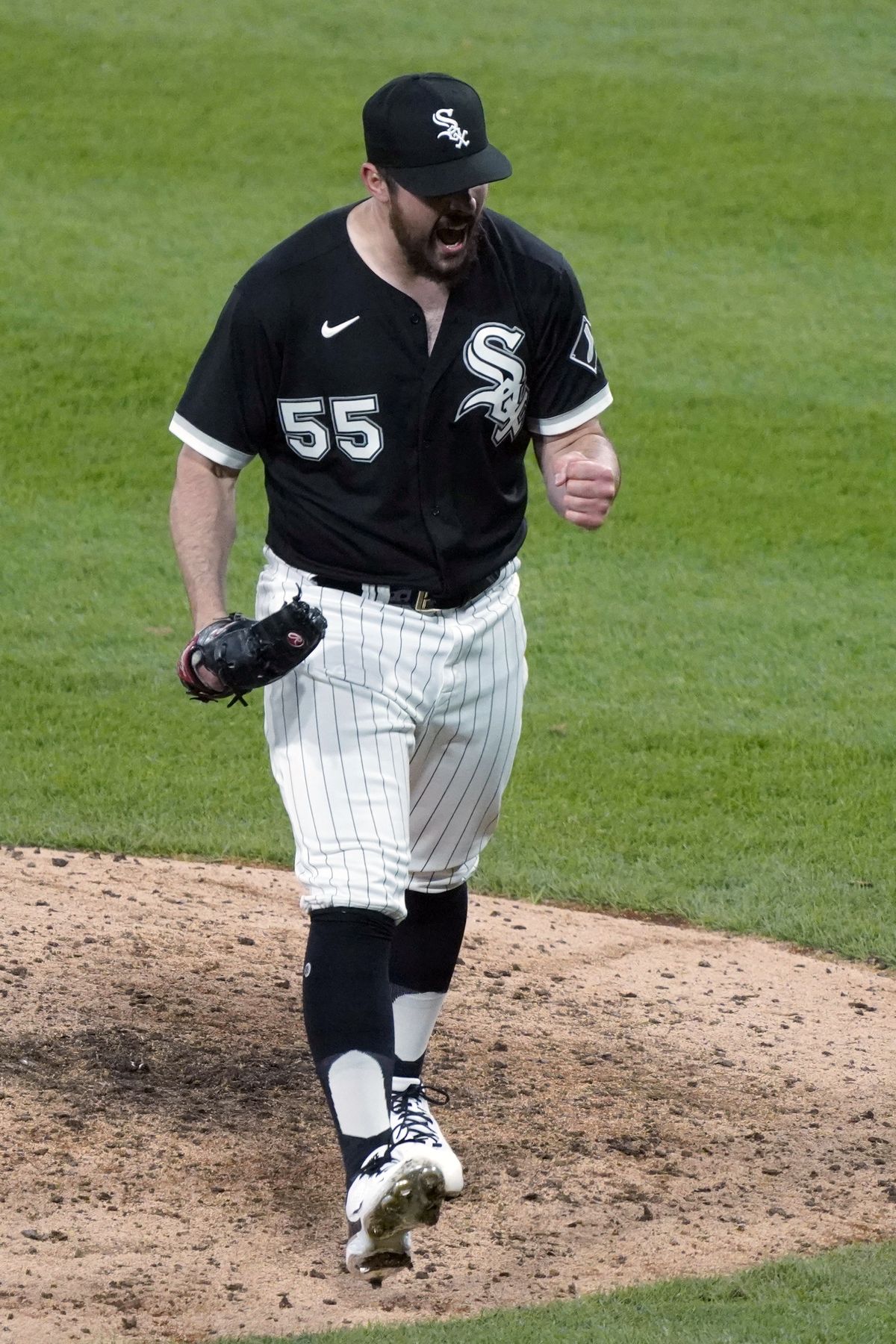 Chicago White Sox shut out Cleveland Indians, 2-0