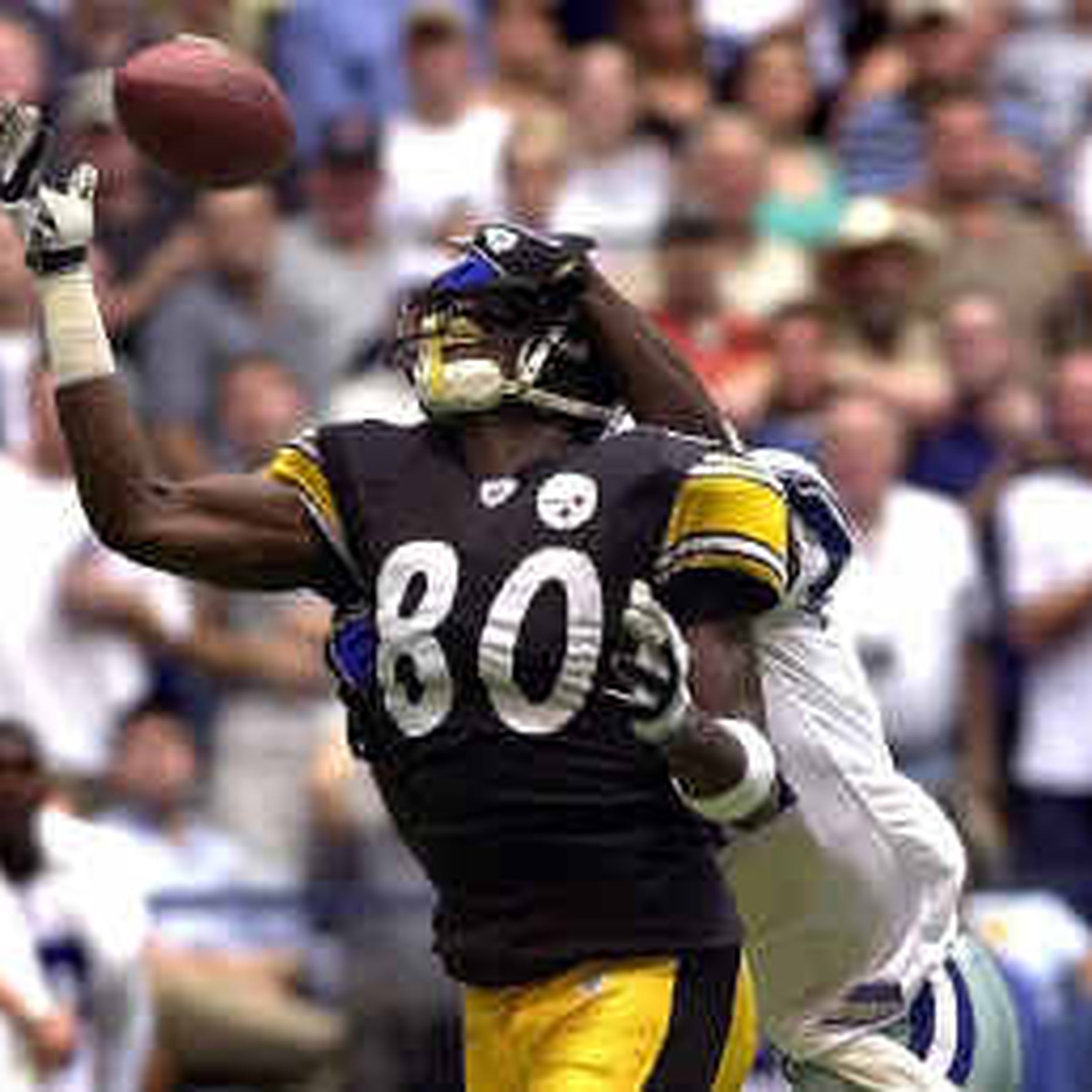 Pittsburgh Steelers Jerome Bettis spikes the football following