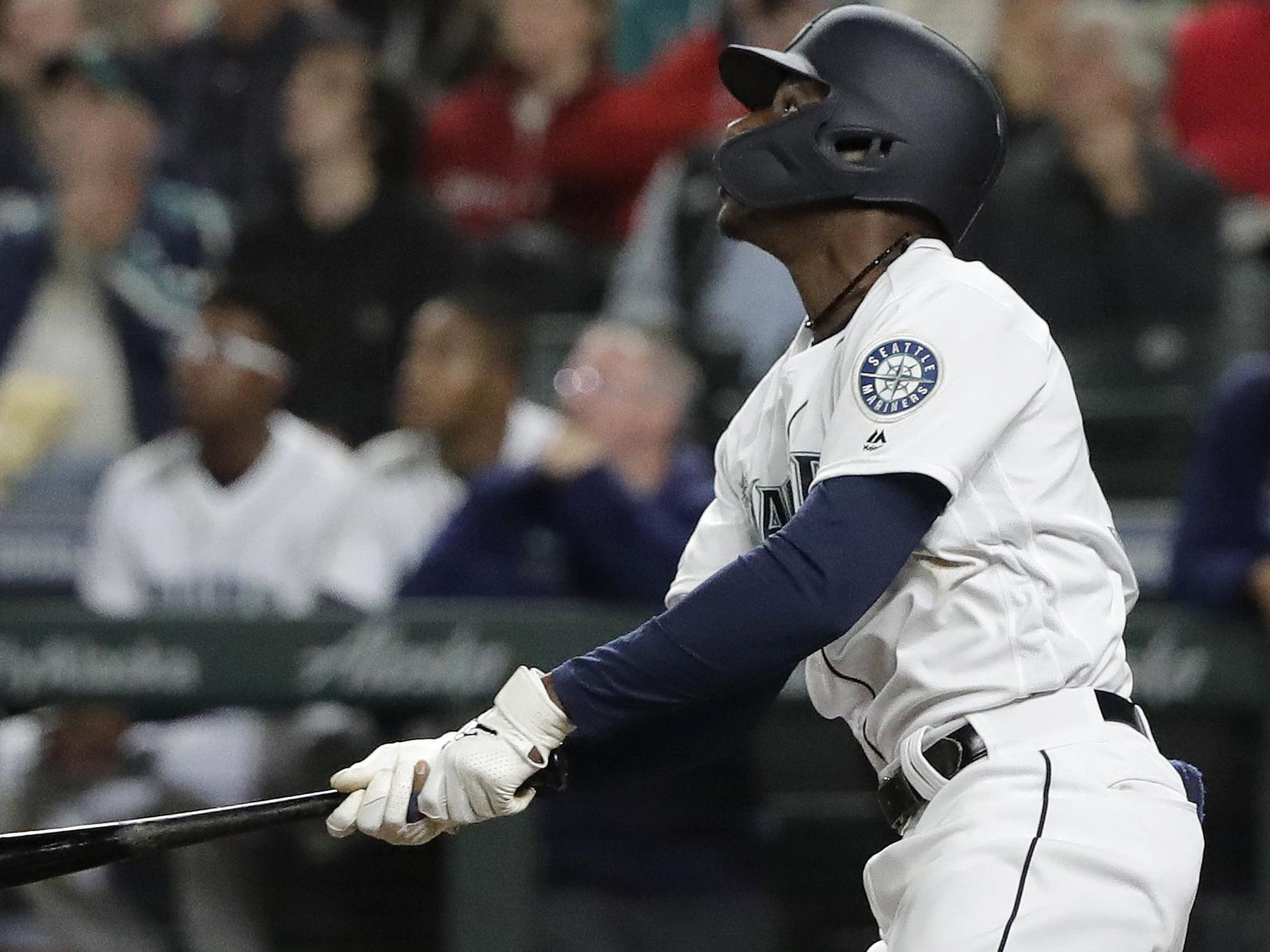 Lewis ties MLB home run record in Mariners' loss to Reds