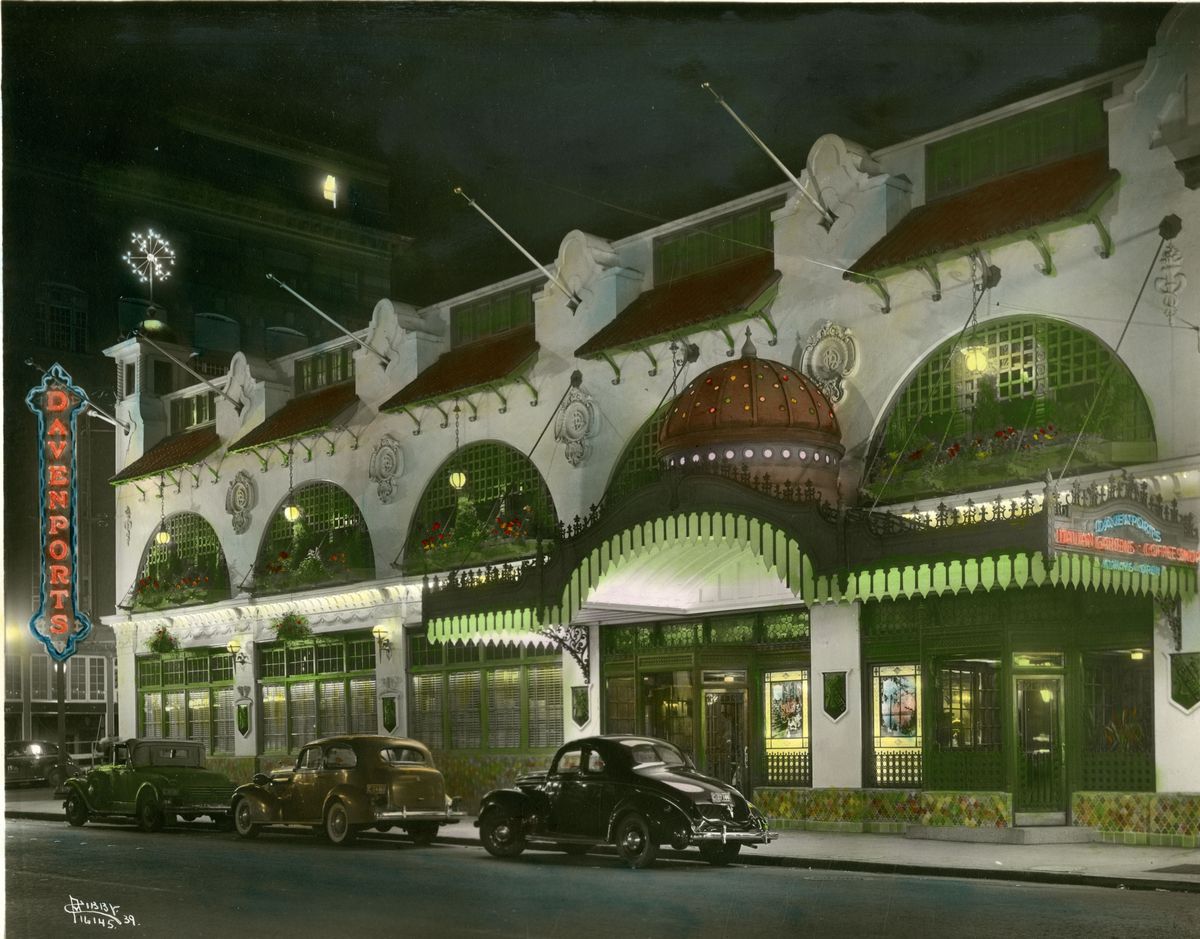 The front of the Davenport Hotel in 1939. (Libby Photograph Collection/Northwest Museum of Arts and Culture)
