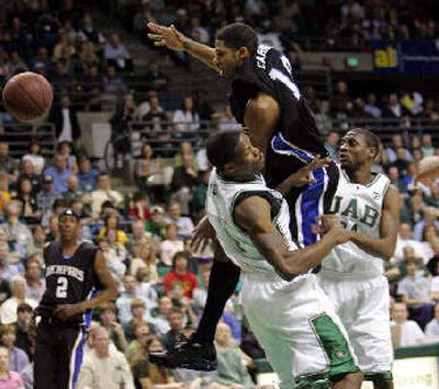 
Memphis' Rodney Carney loses control of the ball against UAB defenders. 
 (Associated Press / The Spokesman-Review)