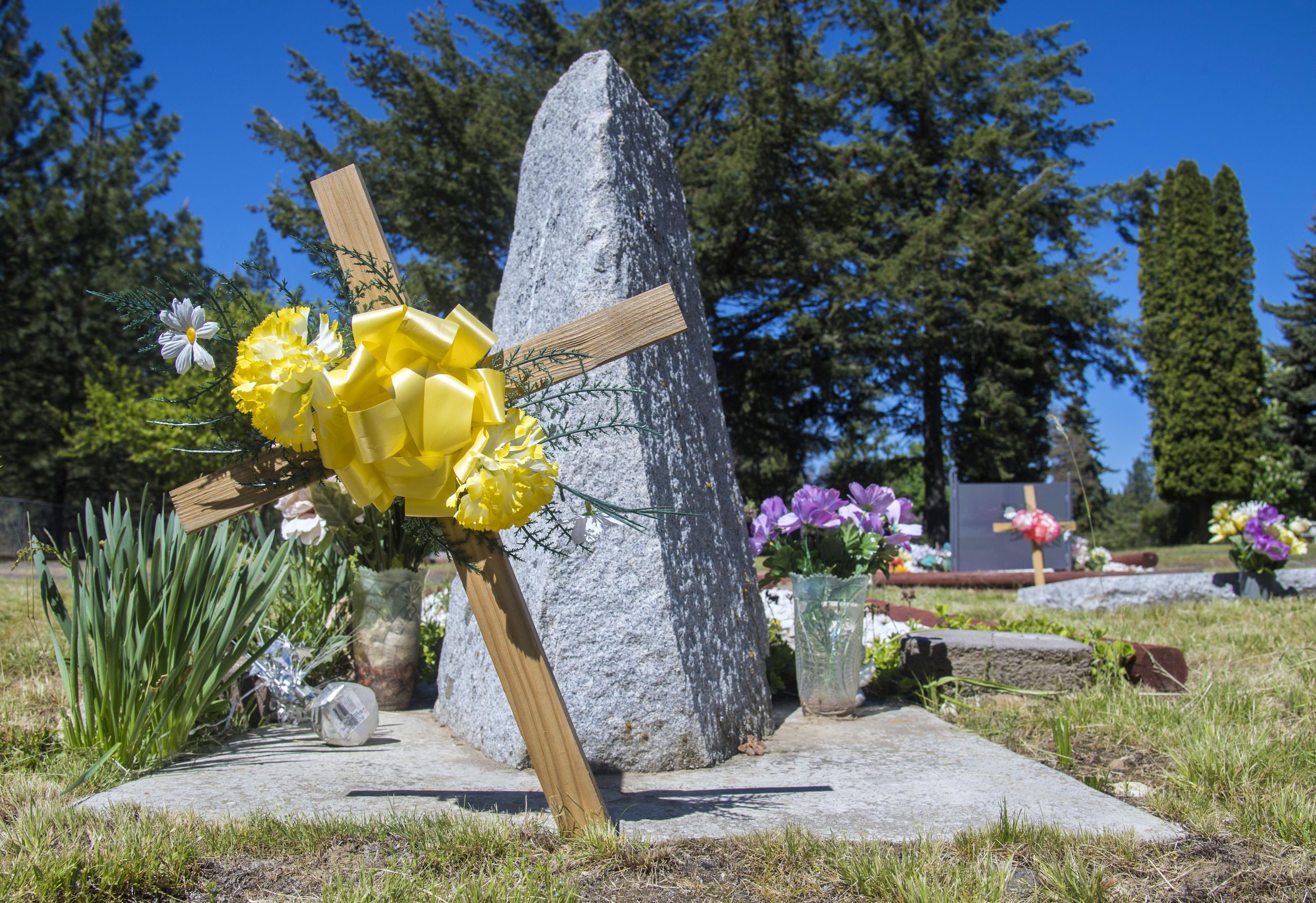 Cemetery Niche Decorations | Shelly Lighting