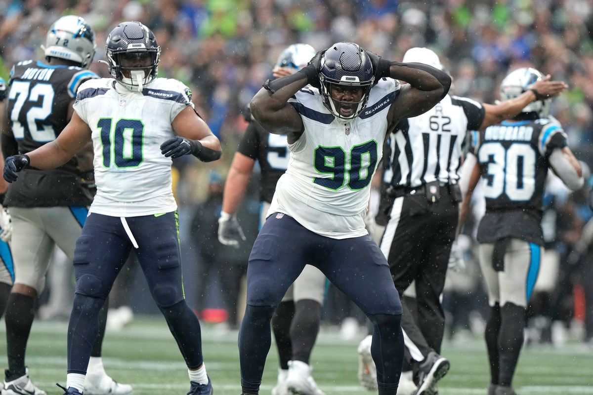 Dave Boling: Seattle taps into 12th man, Seahawks teams of old in win over  Panthers