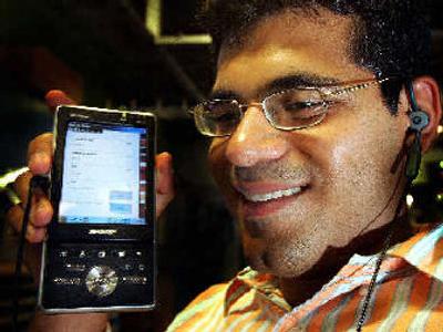 
MIT student Anmol Madan  shows a PDA loaded with the Jerk-O-Meter program. 
 (Associated Press / The Spokesman-Review)