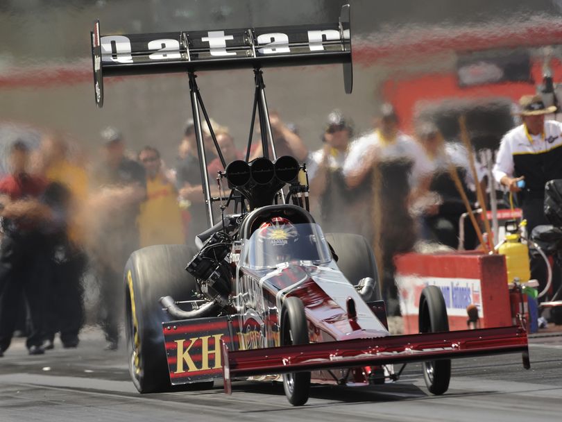 Larry Dixon powers to victory in Las Vegas. (Photo courtesy of NHRA Media Relations) (Nd Photographer)
