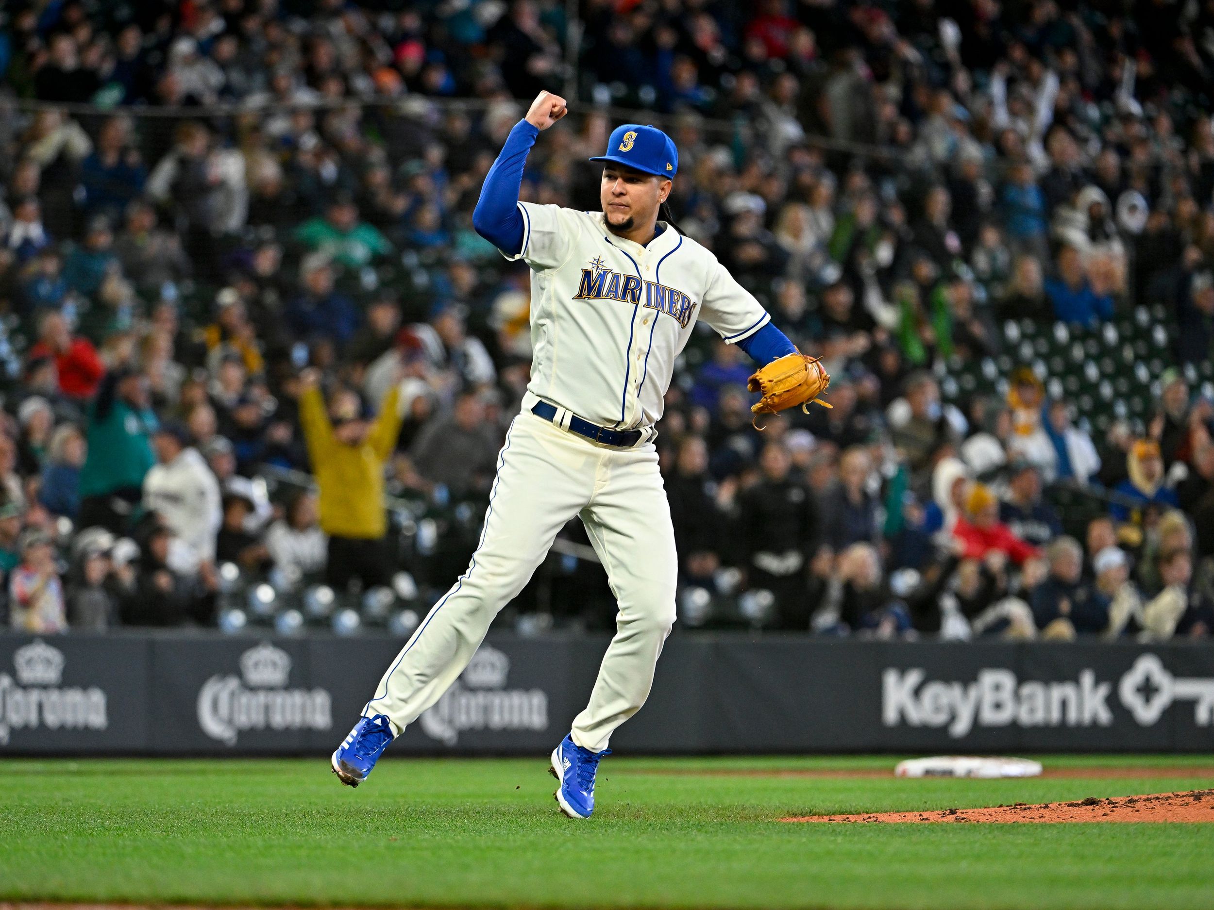 Mariners back at .500 after series sweep of Rockies