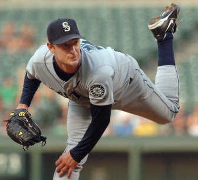 
M's pitcher Jamie Moyer was the victim of little run support. 
 (Associated Press / The Spokesman-Review)