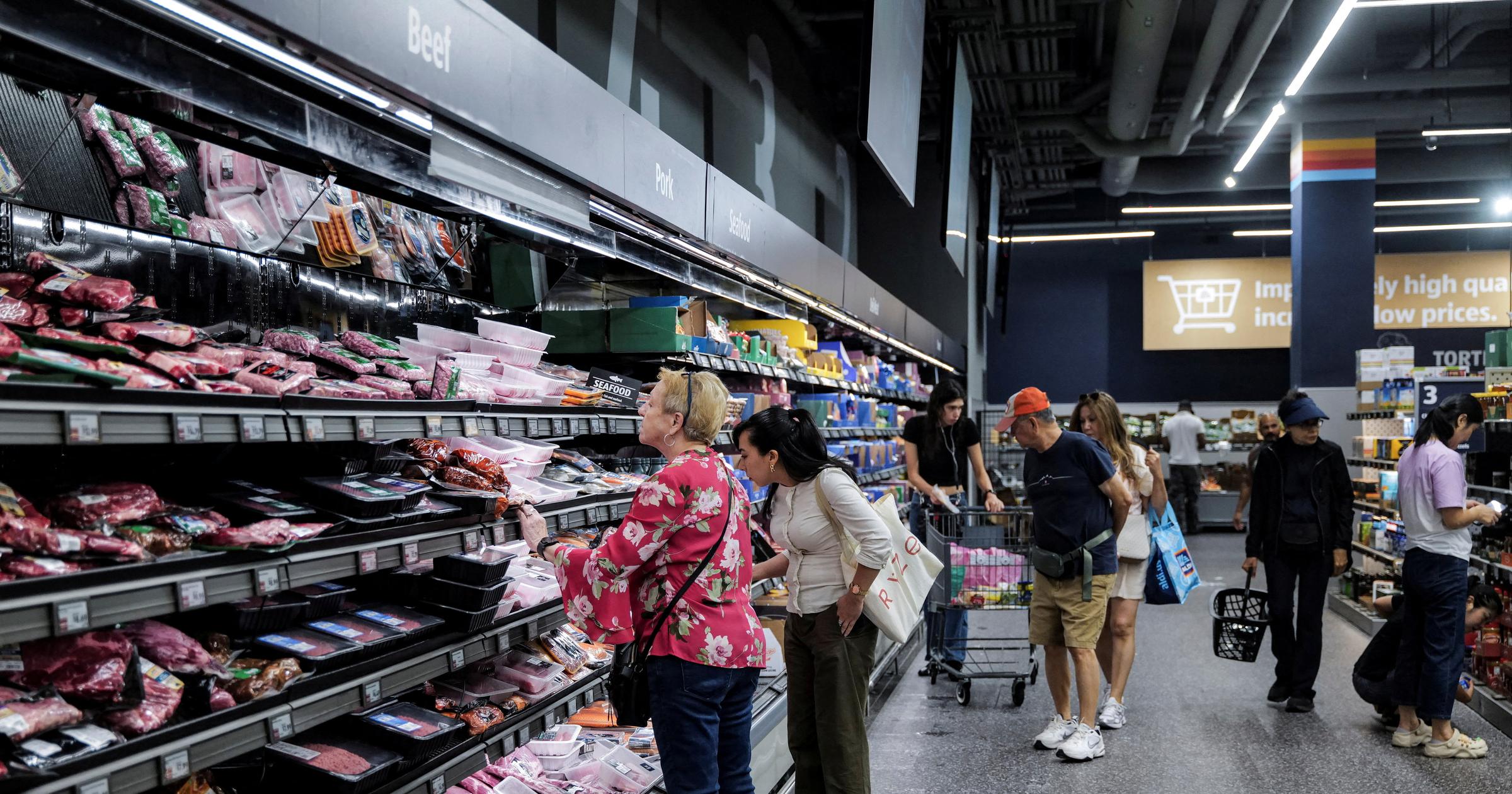 US Consumer Sentiment Slips to Five-Month Low on Inflation