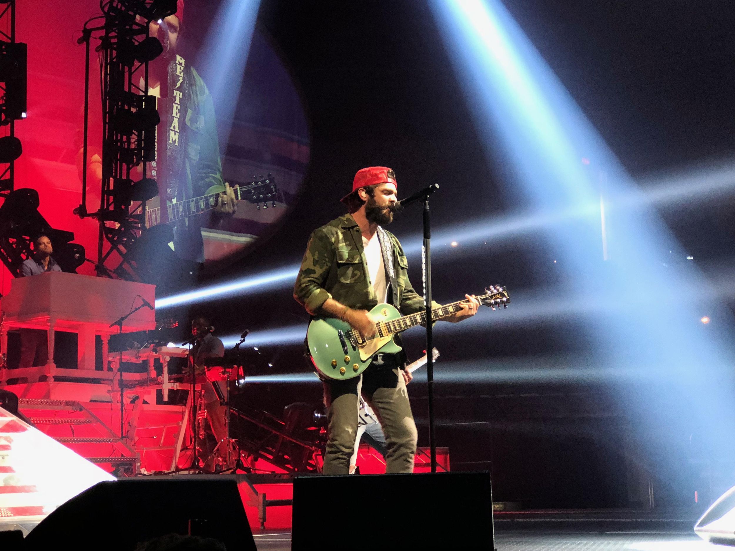 Anyone know what brand guitar Thomas rhett is using on this tour