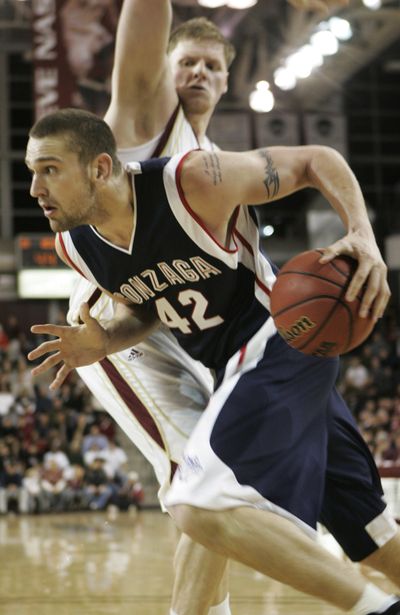 GU’s Josh Heytvelt powers his way toward 29 points. (Associated Press / The Spokesman-Review)