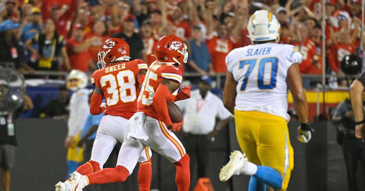 From Wendy's to NFL: Jaylen Watson smokes Chargers in Chiefs' win - Los  Angeles Times