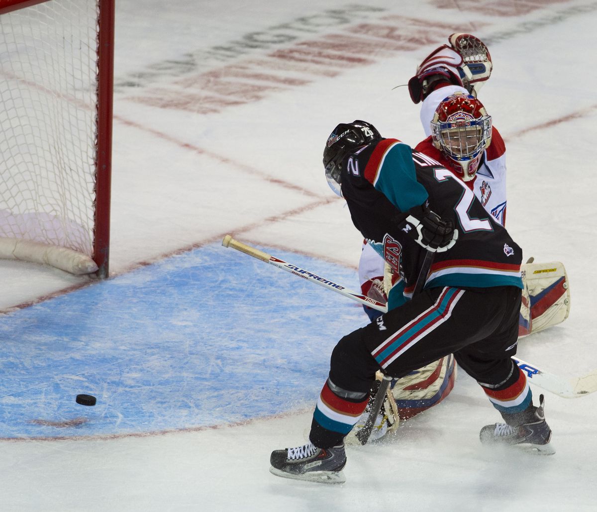 Kelowna center Cole Linaker (26) scores the Rockets’ winning goal as Eric Williams of the Chiefs defends. (Colin Mulvany)