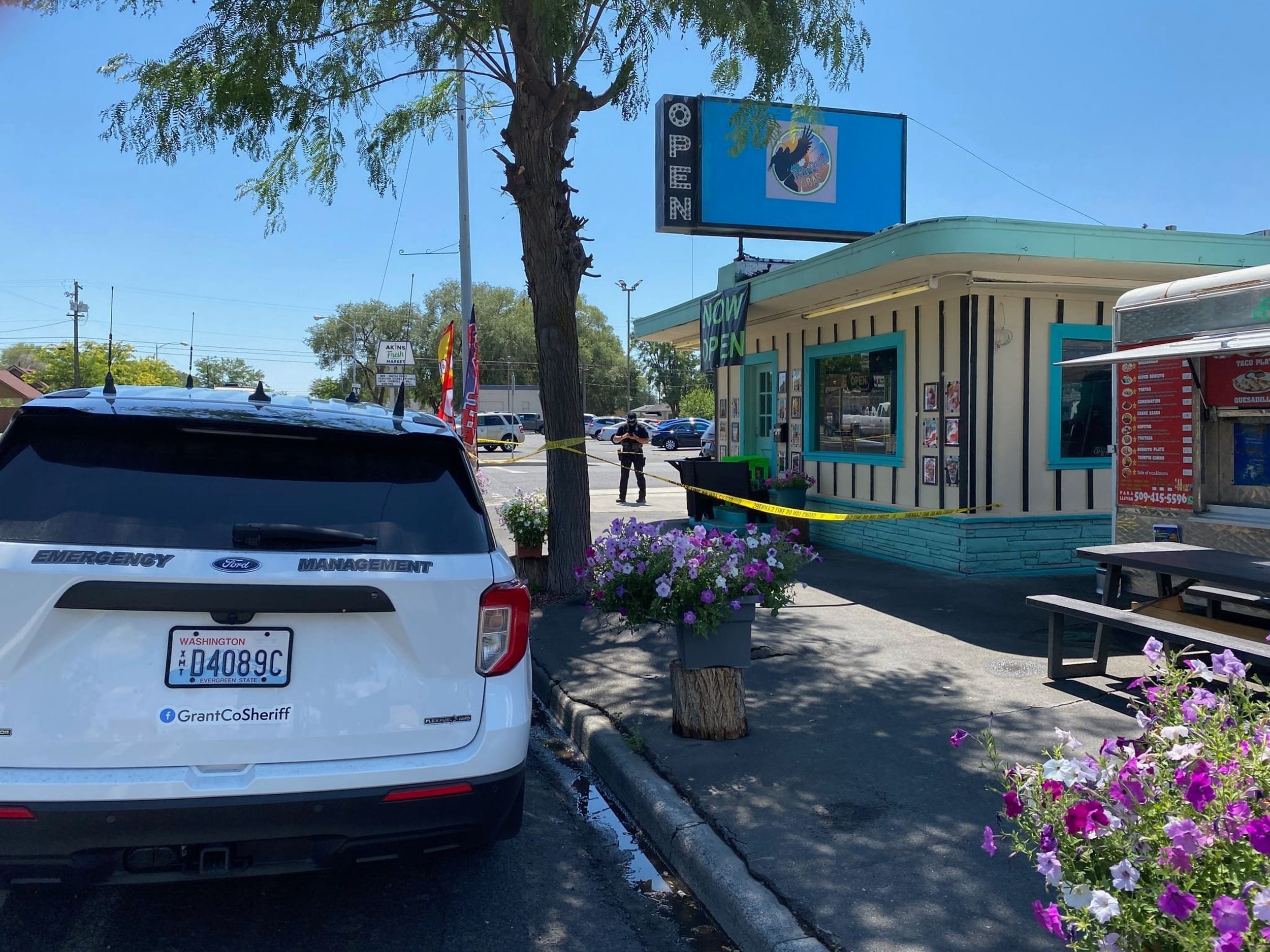 Man arrested for cutting wife's throat at Soap Lake ice cream shop