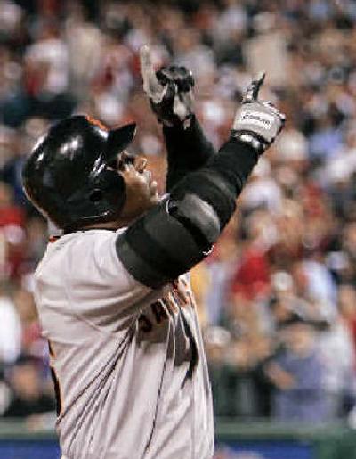
Barry Bonds found his 713th career home run to be an uplifting experience.  
 (Associated Press / The Spokesman-Review)