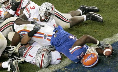 
Florida running back DeShawn Wynn squeezes into the end zone for a second-quarter touchdown in Gators' 41-14 win over Buckeyes. 
 (Associated Press / The Spokesman-Review)