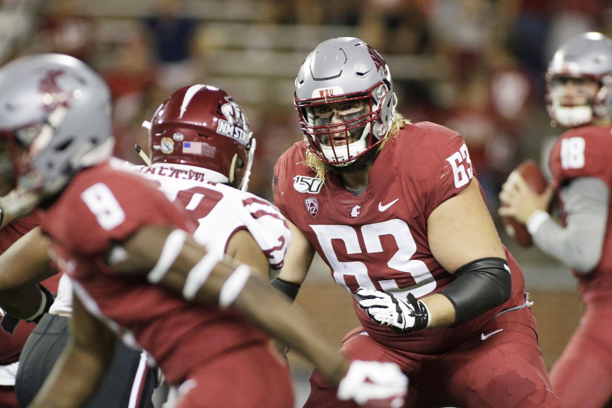 Anthony Gordon of the Washington State Cougars looks to throw the  Washington  state football, College football uniforms, Washington state cougars