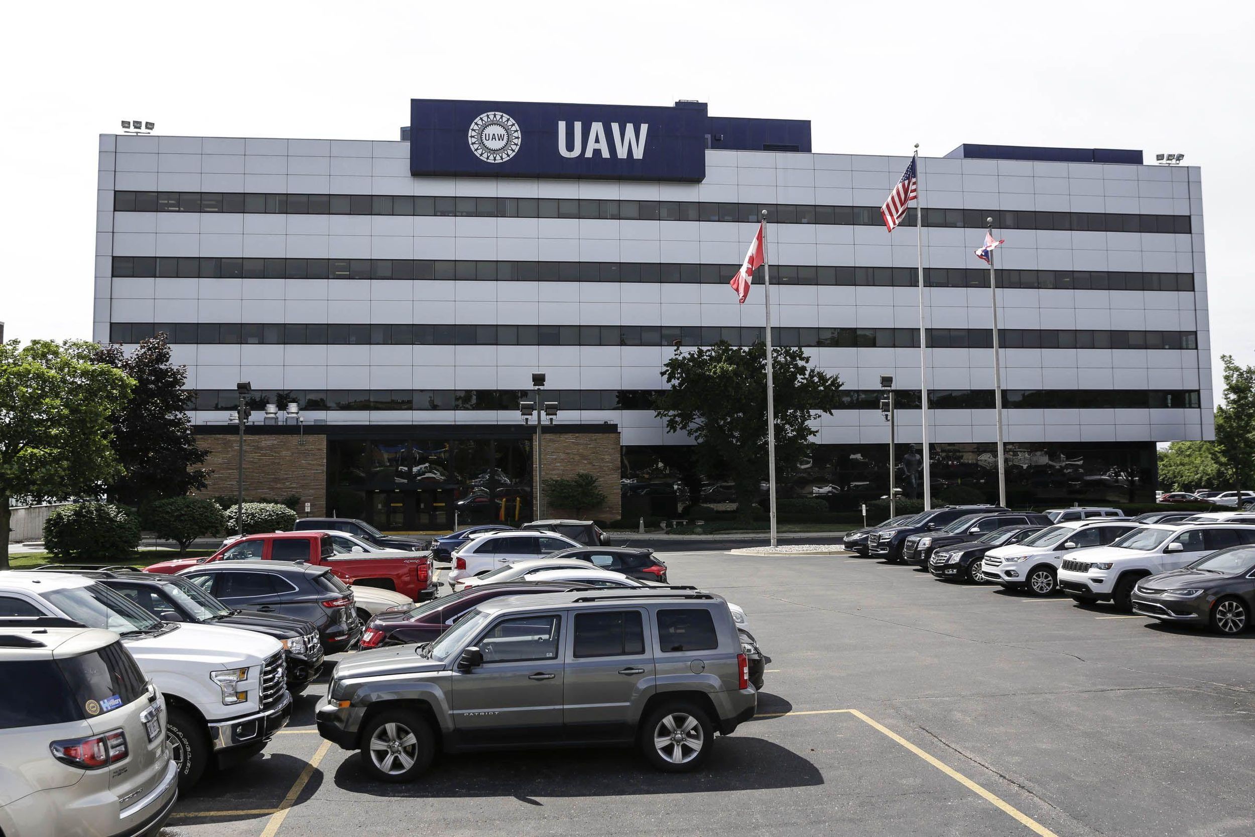 UAW joins Canada autoworkers’ call to boycott GM cars made in Mexico