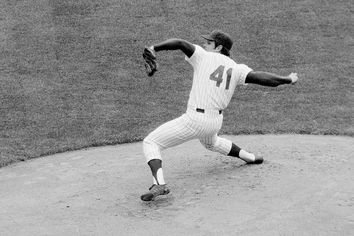 New York Mets' Jerry Koosman winds up for a pitch against the