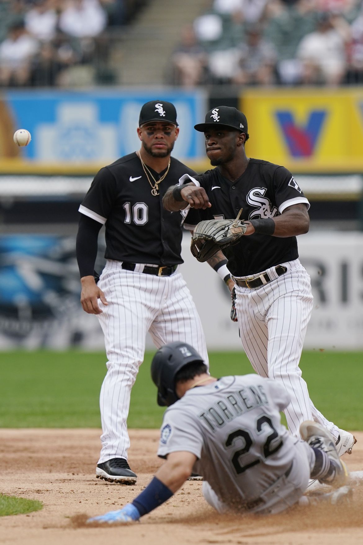 Yoan Moncada of the Chicago White Sox fields against the Seattle