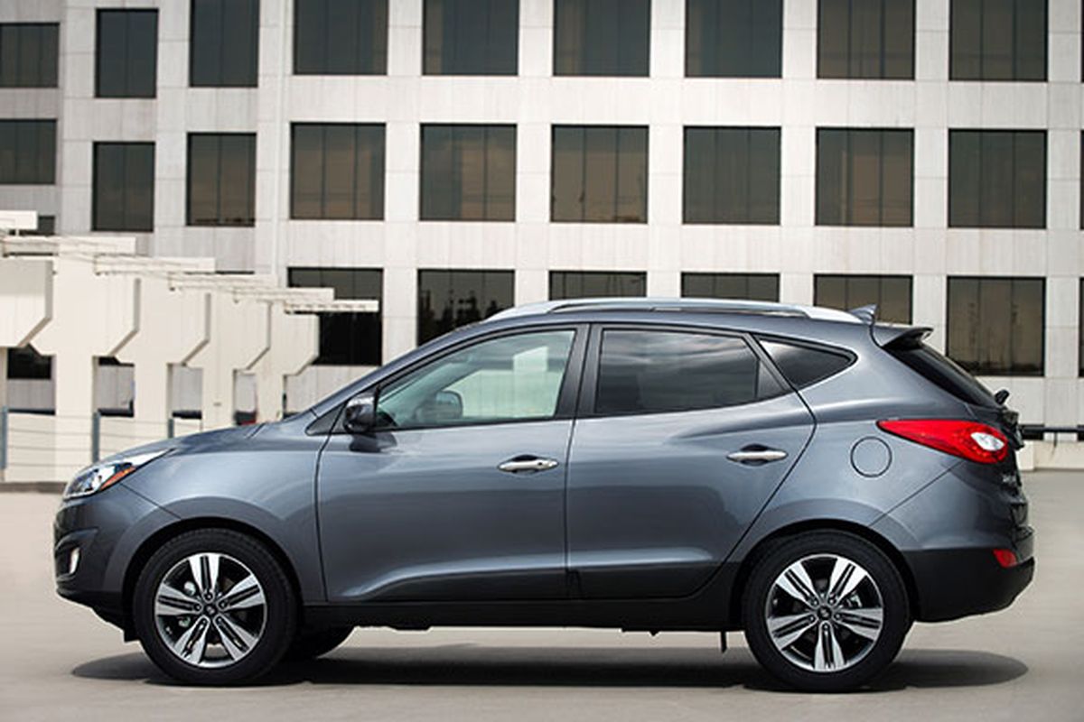 The Tucson is updated for 2014 with refreshed sheet metal, standard projector headlights and LED running lights, new touch screens and an enhanced navigation system. Tucson’s two four-cylinder engines add direct injection for improved power delivery. (Hyundai)