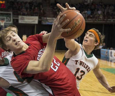 Lind-Ritzville/Sprague's Ryan Whitmore, left, scraps with Kalen Dunlap of Morton-White Pass for loose ball in 2B boys opener on Friday at the Spokane Arena. Morton-White Pass advanced to the semifinals with 73-56 win. (Colin Mulvany)