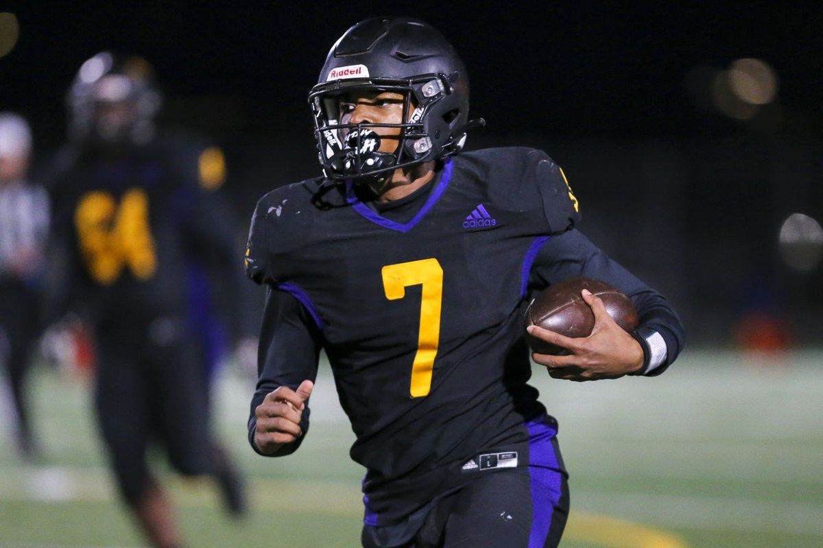 Rogers quarterback Deon Kinsey carries the ball during a GSL football game against North Central on Thursday at Union Stadium in Mead.  (Cheryl Nichols/FOR THE SPOKESMAN-REVIEW)