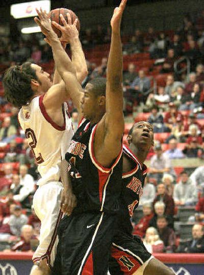 
WSU's Derrick Low goes in for a layup Saturday against Jason Hill, center. 
 (Associated Press / The Spokesman-Review)