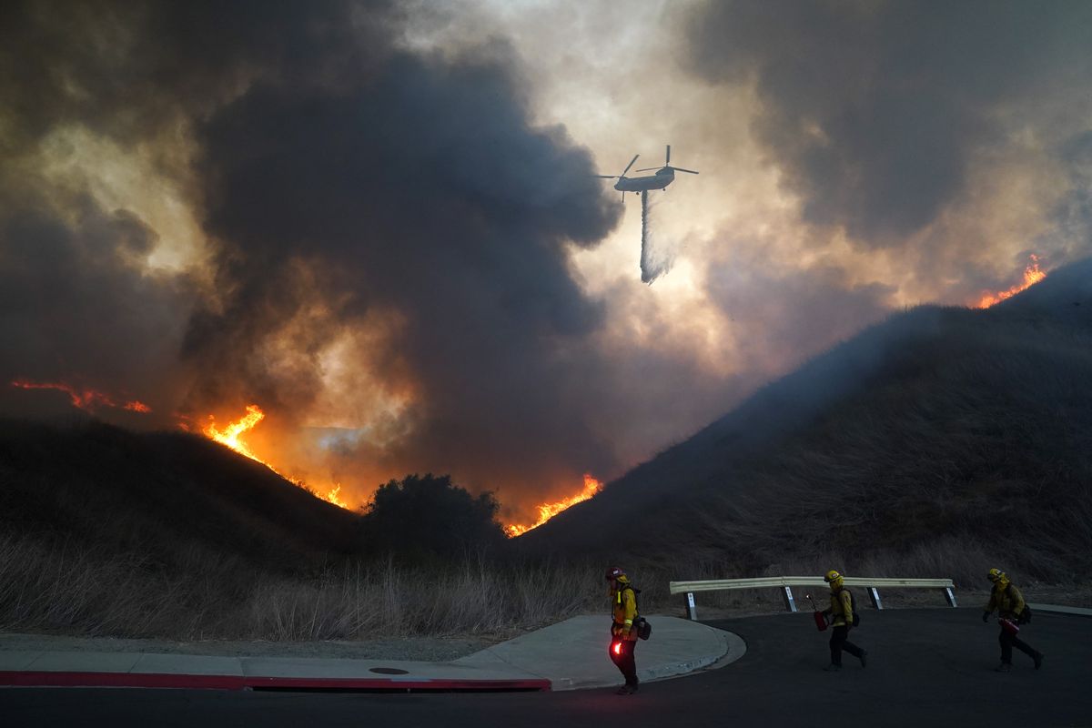 Calmer California winds help firefighters beat back 2 blazes The