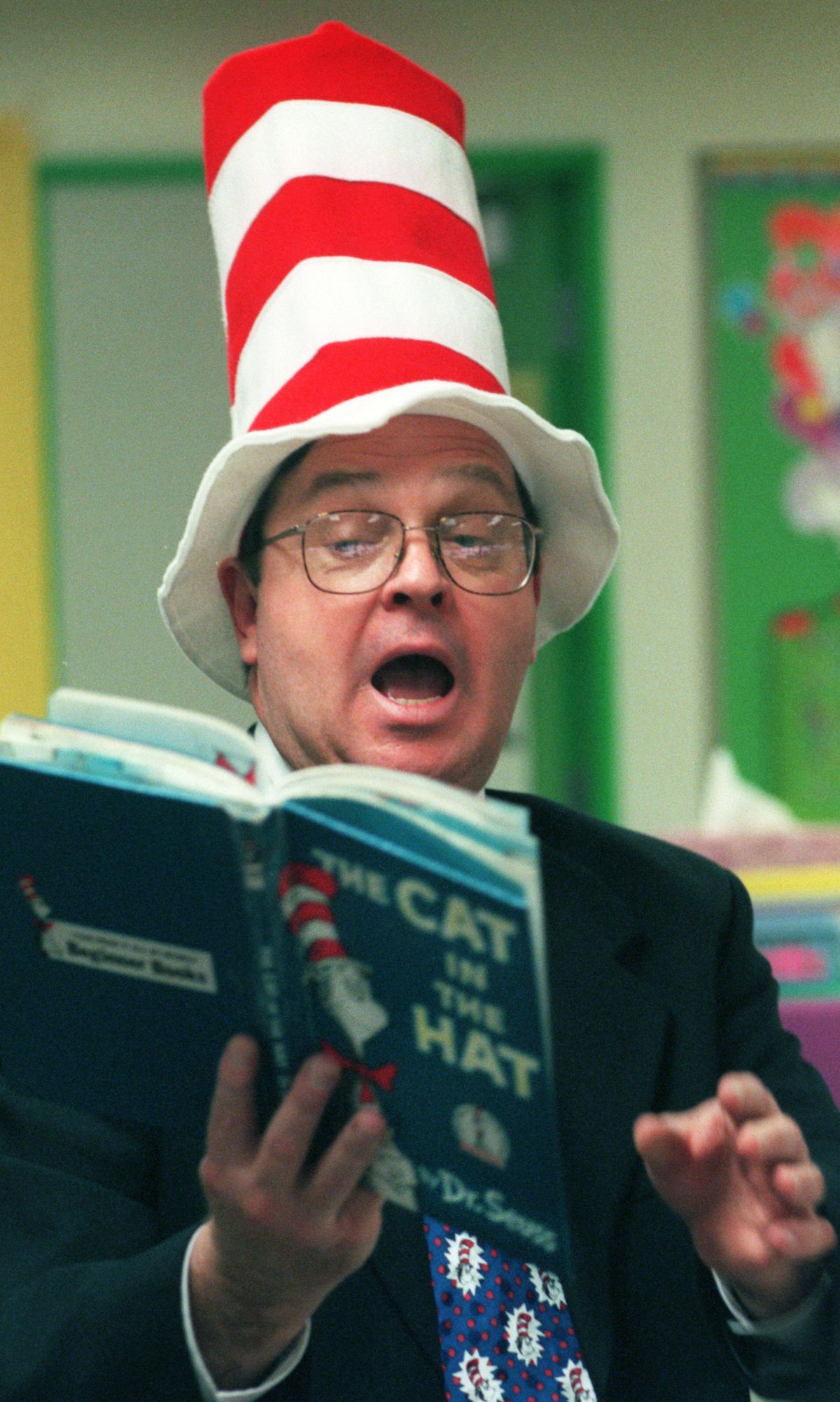 Dr. Gary Livingston belts out an inspired version of “The Cat in the Hat” to  a class at Bemiss Elementary School in 1999.