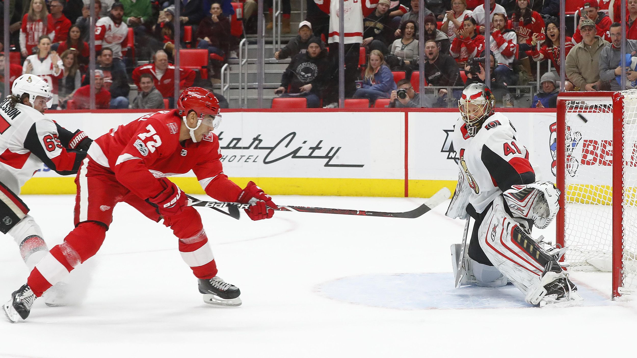Tamp Bay Lightning top Detroit Red Wings in overtime