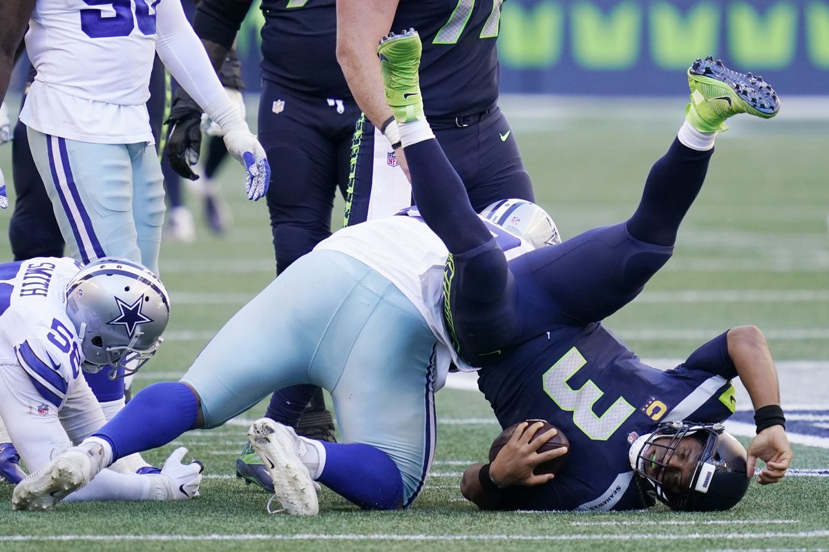 Russell Wilson throws four TD passes in the Seattle Seahawks' win