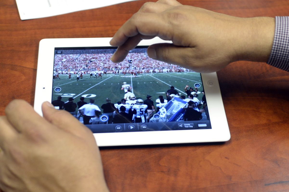 Jay Jayaram shows how a tablet user can watch, freeze, rewind and edit a video stream produced by the 3D-4U camera.