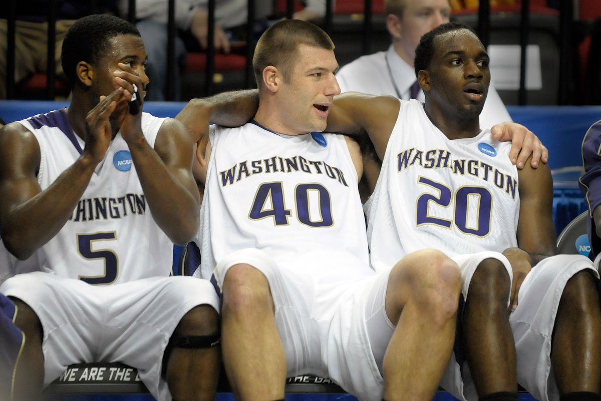 Justin Dentmon ( left ) Jon Brockman ( center ) and Quincy Pondexter from the University of Washington enjoy the final seconds of their win over Mississippi State in the opening round of the NCAA Tournament. (Christopher Anderson / The Spokesman-Review)