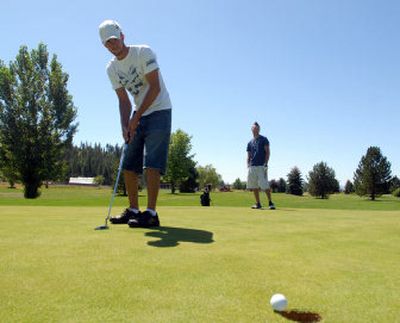 
Jake Stuart, visiting the area from northern Utah, drains a putt at Rimrock.  
 (Jesse Tinsley / The Spokesman-Review)