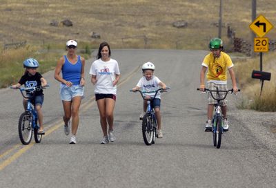 Theresa Bowden is flanked by members of her family and support crew during a training run on Aug. 24. From left are Noelle, 8; Ericka, 13; Brianne, 8 and Parker, 12. (J. BART RAYNIAK / The Spokesman-Review)