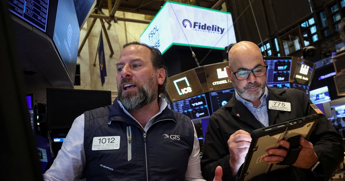 Feeling crunched? Americans’ confidence in the economy near record low