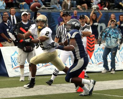 ORG XMIT: NVCA102 Idaho's Maurice Shaw tries to come up with a pass against Nevada defender Doyle Miller, right, in the third quarter of an NCAA college football game, Saturday Oct. 24, 2009, in Reno, Nev. Nevada won 70-45.  (AP Photo/Cathleen Allison) (Cathleen Allison / The Spokesman-Review)