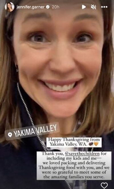 Jennifer Garner posted a video of people packaging Thanksgiving dinner boxes for those in need on her Instagram account on Thanksgiving Day.  (Instagram)