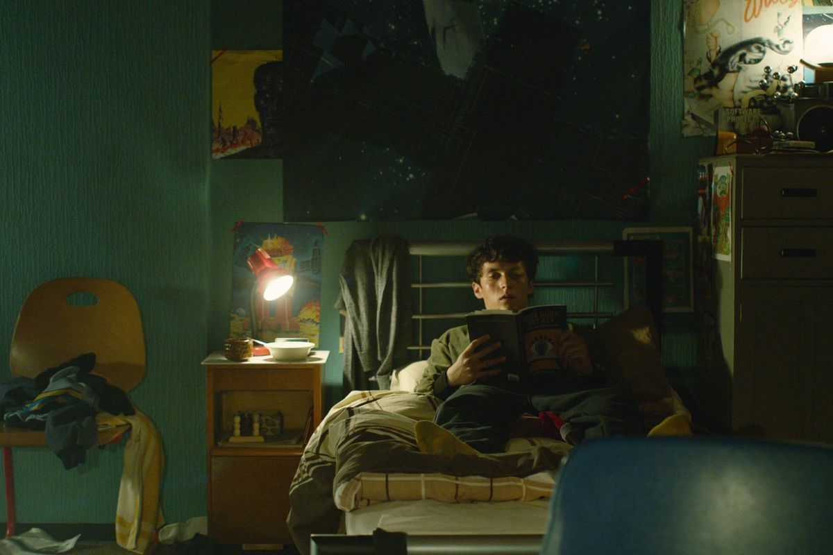 Fionn Whitehead appears in "Black Mirror: Bandersnatch." The innovative movie, and offshoot of the popular sci-fi anthology series, is a “choose your own adventure” affair, where viewers’ decisions affect the movie’s outcome. (Netflix)
