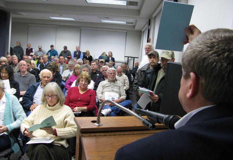 Idaho Attorney General Lawrence Wasden talks about the Idaho Open Meeting Law to a standing-room only crowd in Sandpoint on Thursday (Betsy Russell)