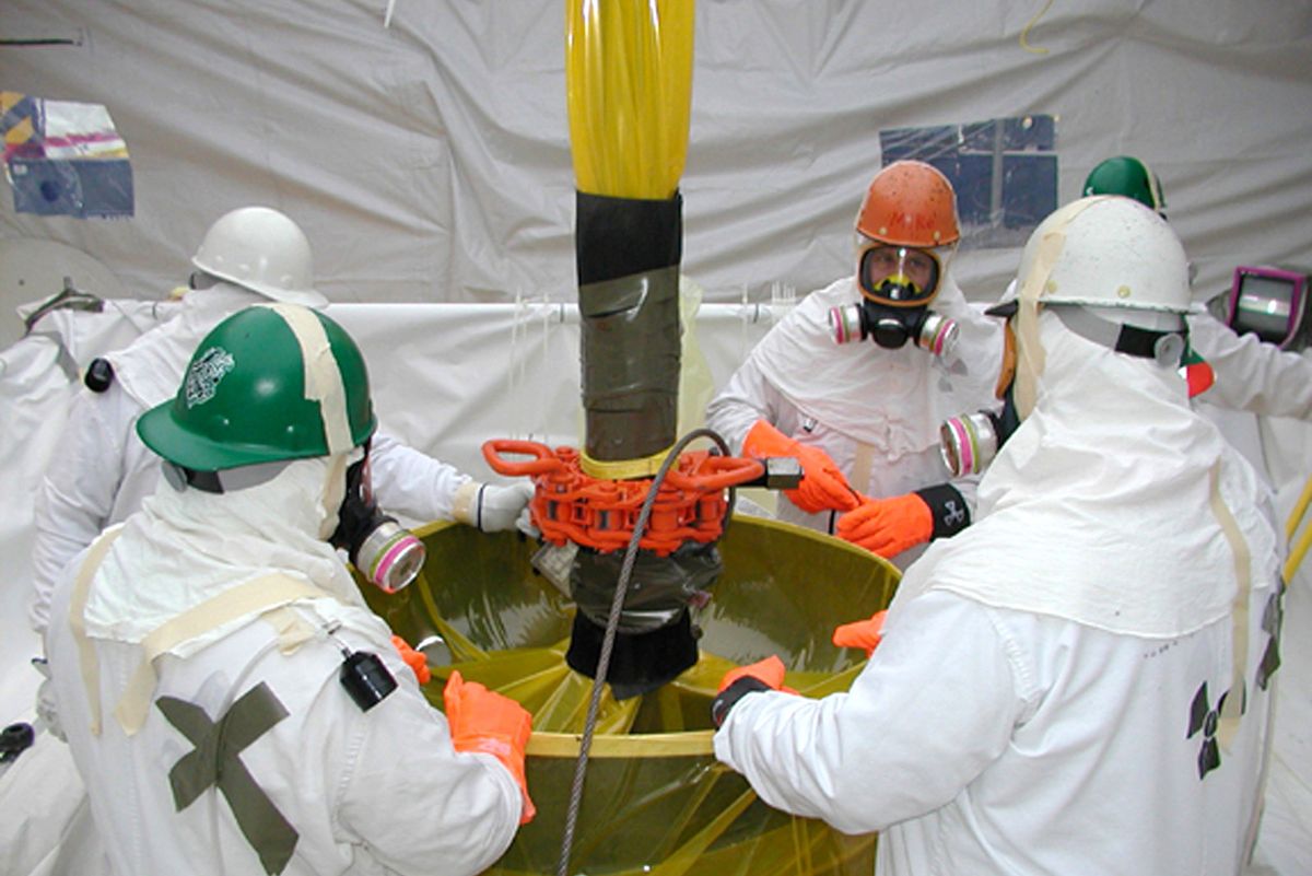 A cleanup crew at the Hanford Nuclear Reservation near Richland moves contaminated equipment through a riser at the facility’s tank farm in 2003.  (File Associated Press / The Spokesman-Review)