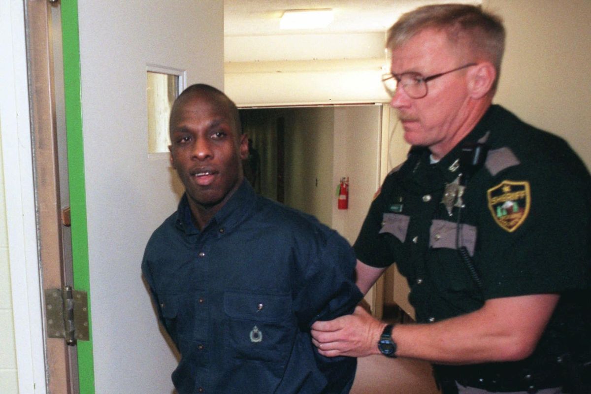 Dwayne Woods heads off to incarceration after receiving his death sentence in 1997. (Dan Pelle / The Spokesman-Review)