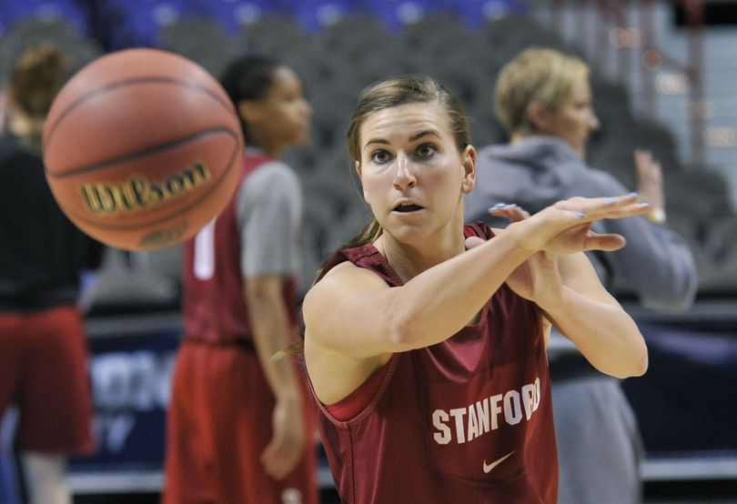 Stanford's Jeanette Pohlen fires a pass to a teammate during practice, March 25, 2011, in the Spokane Arena. (Dan Pelle / The Spokesman-Review)
