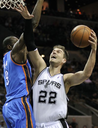 San Antonio Spurs’ Tiago Splitter posted a double-double with 21 points and 10 rebounds in home win over the Thunder. (Associated Press)