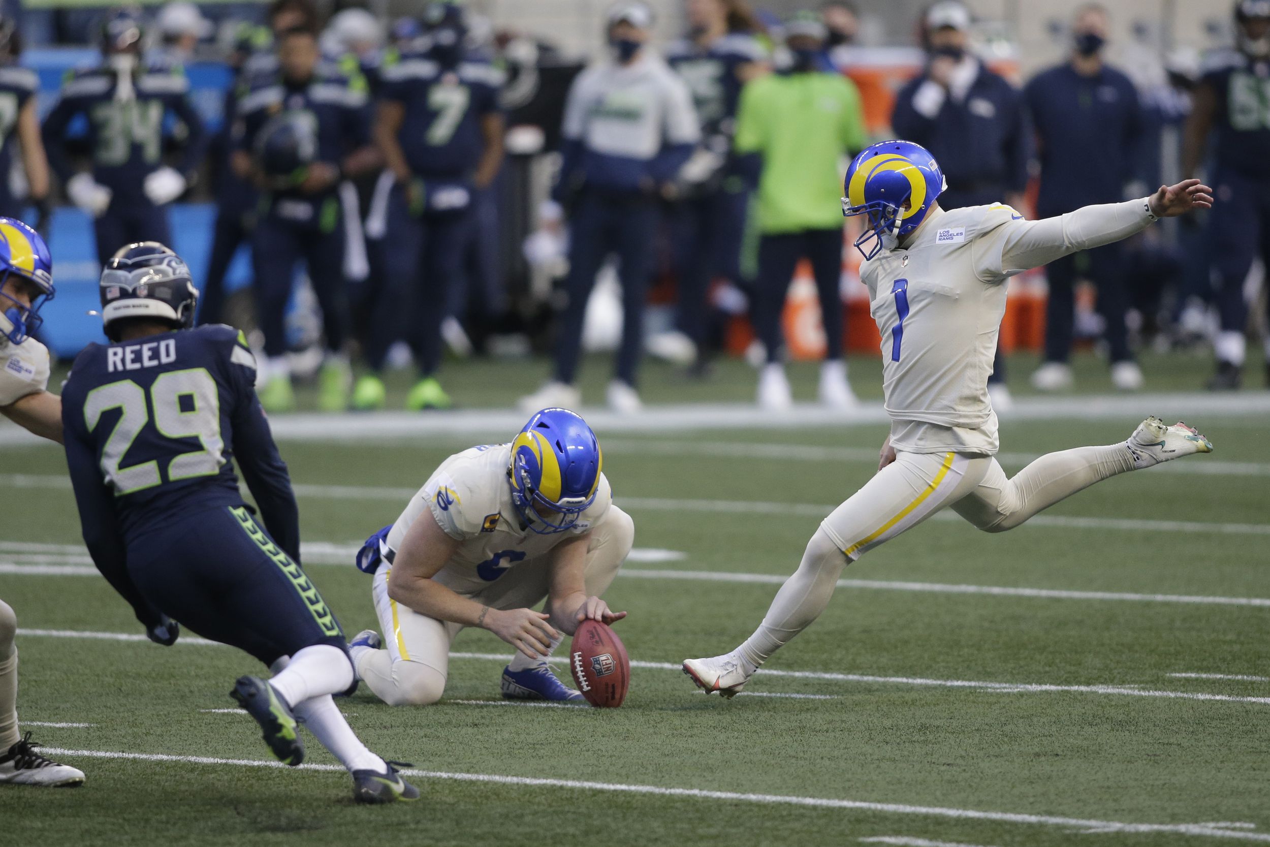 Seahawks wrap up NFC West title with 20-9 win over Rams