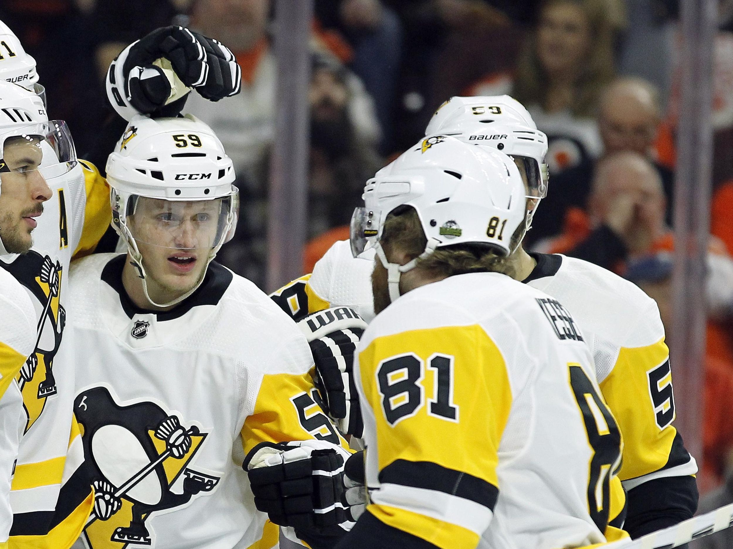 Crosby scores again against Flyers to lead the Penguins