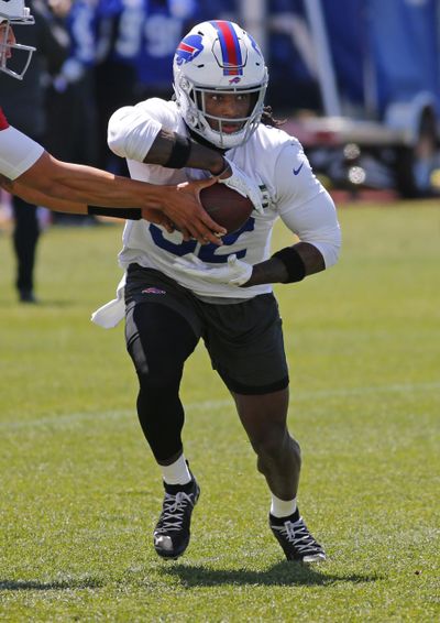 Buffalo Bills running back Senorise Perry (32) gets a handoff during an NFL football organized team activity Tuesday, May 21, 2019, in Orchard Park N.Y. (Jeffrey T. Barnes / Associated Press)