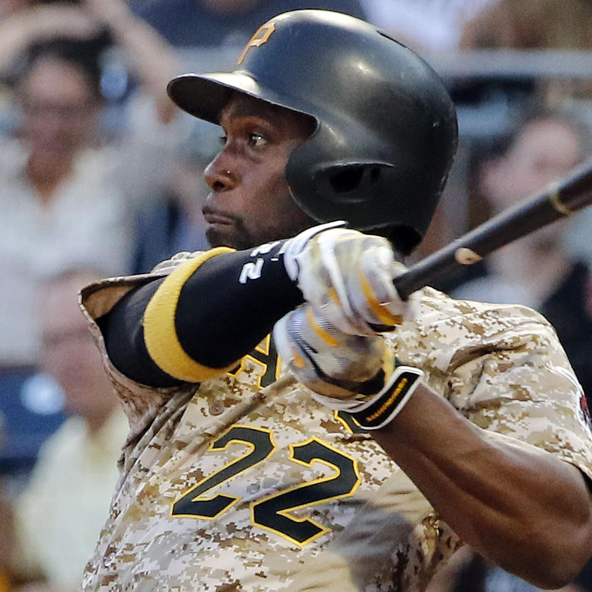 Giants acquire Andrew McCutchen, report says